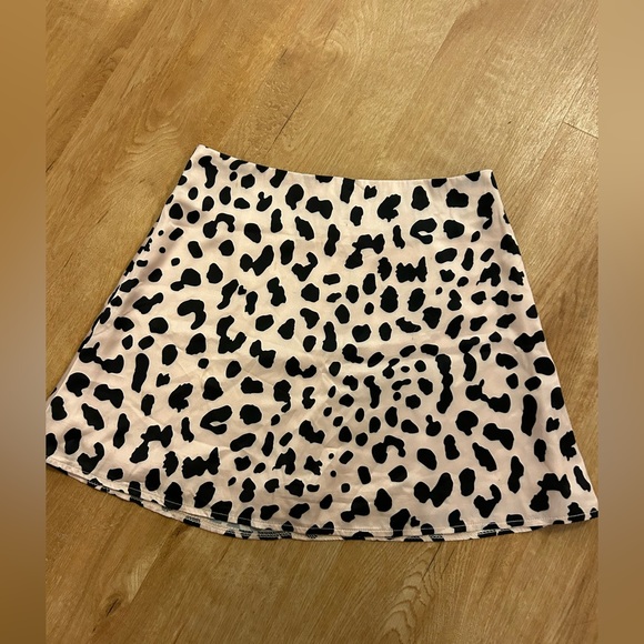 Princess Polly Dresses & Skirts - Princess Polly cheetah print skirt size 2